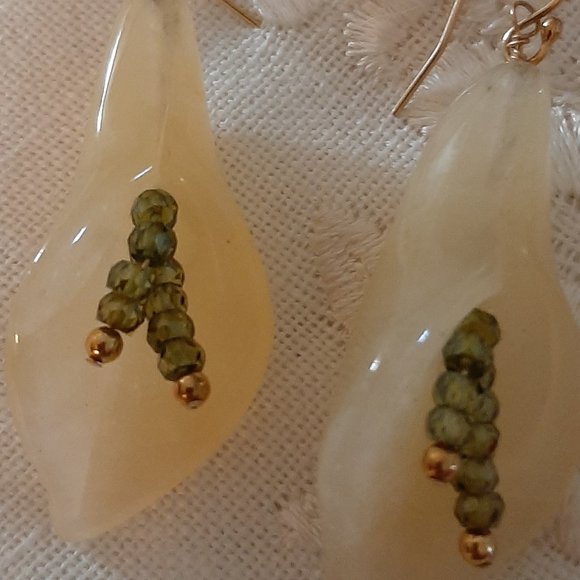 New Calla Lily Chalcedony Earrings - Picture 2 of 2